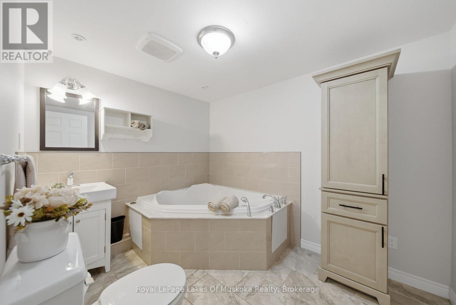 2049 MARCHMONT ROAD - 30