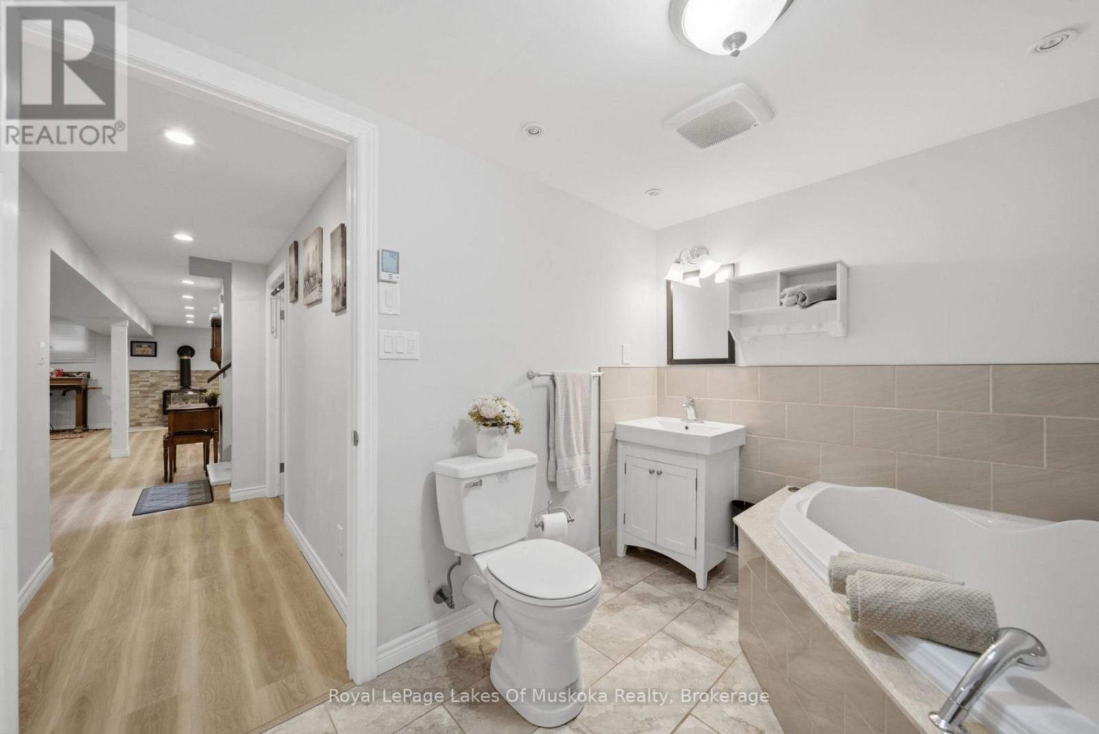 2049 MARCHMONT ROAD - 31