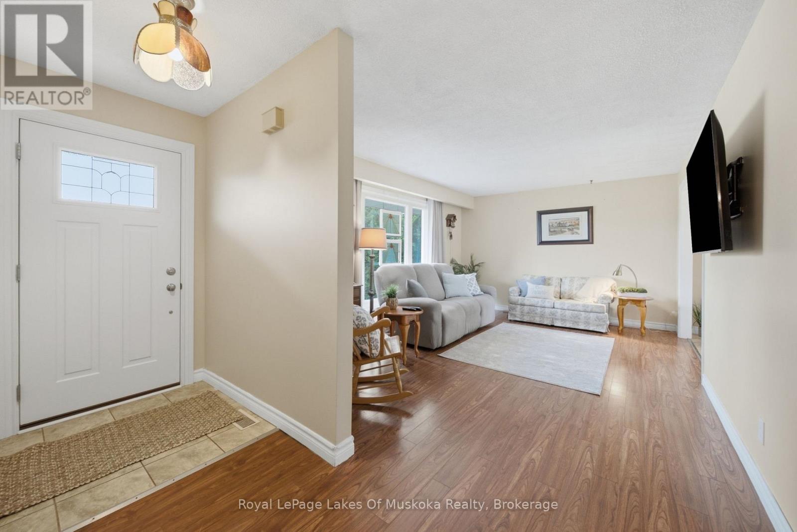 2049 MARCHMONT ROAD - 4