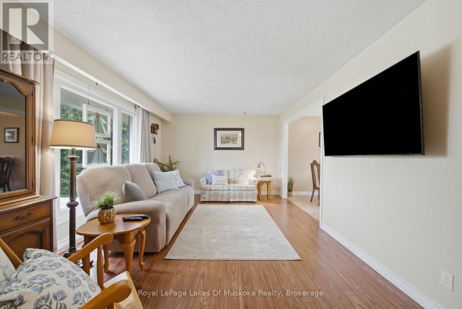 2049 MARCHMONT ROAD - 5