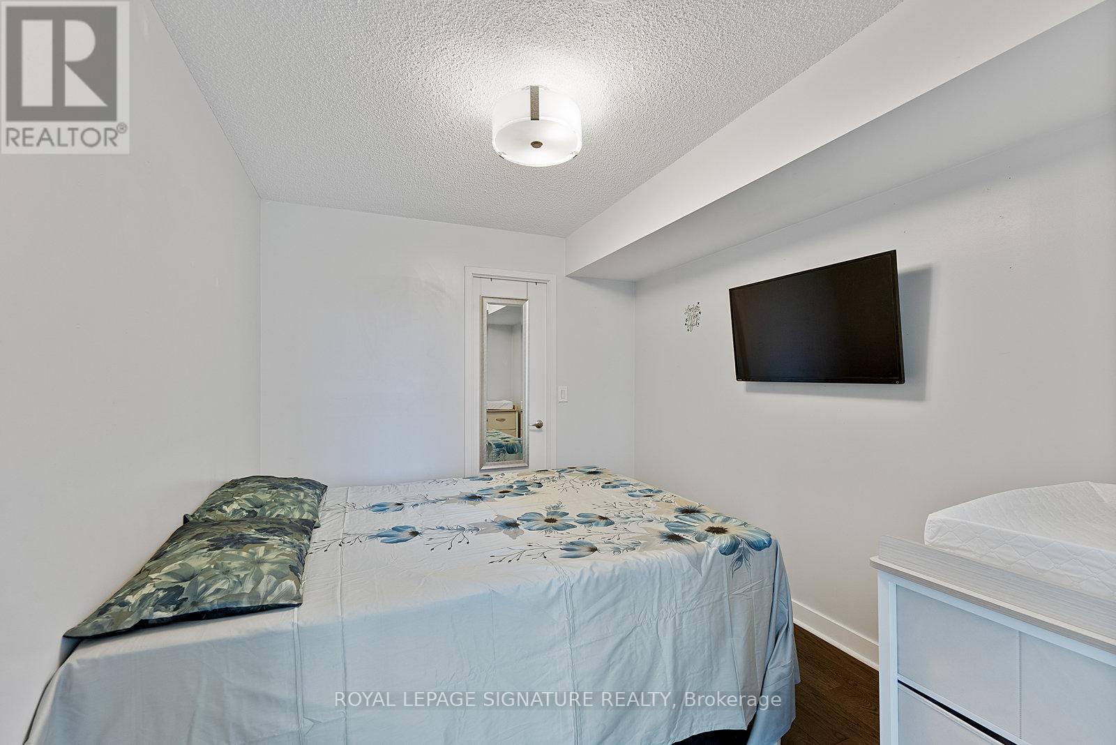 #718 320 RICHMOND STREET E - 18
