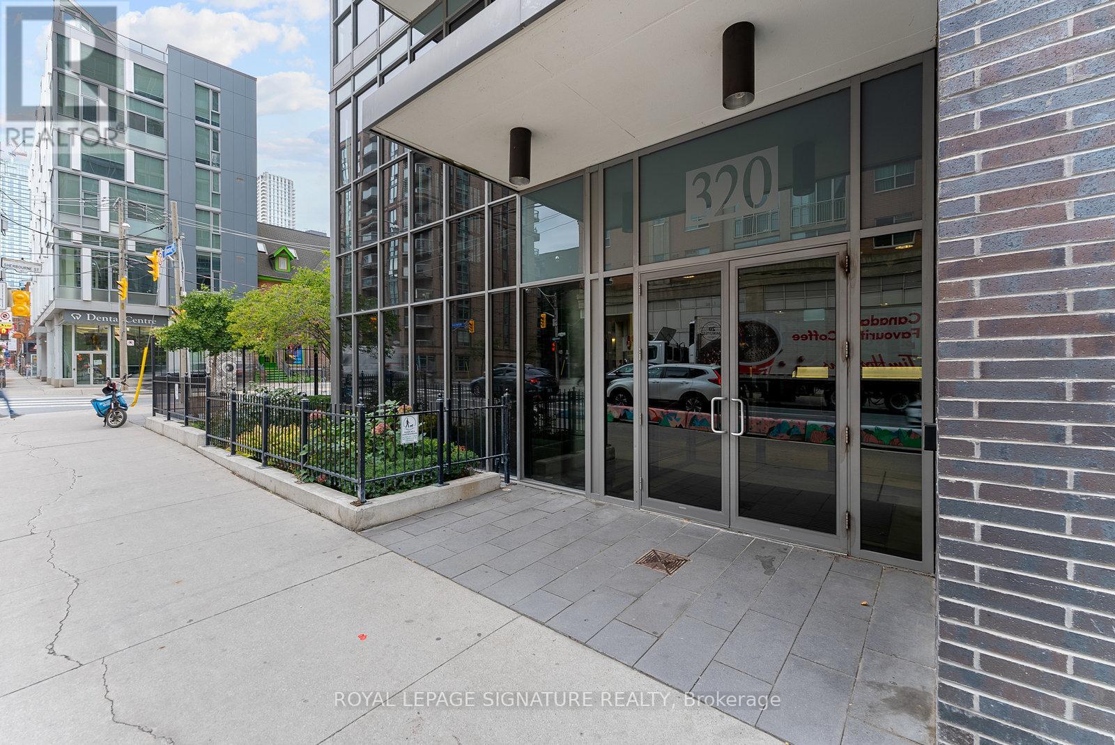 #718 320 RICHMOND STREET E - 25