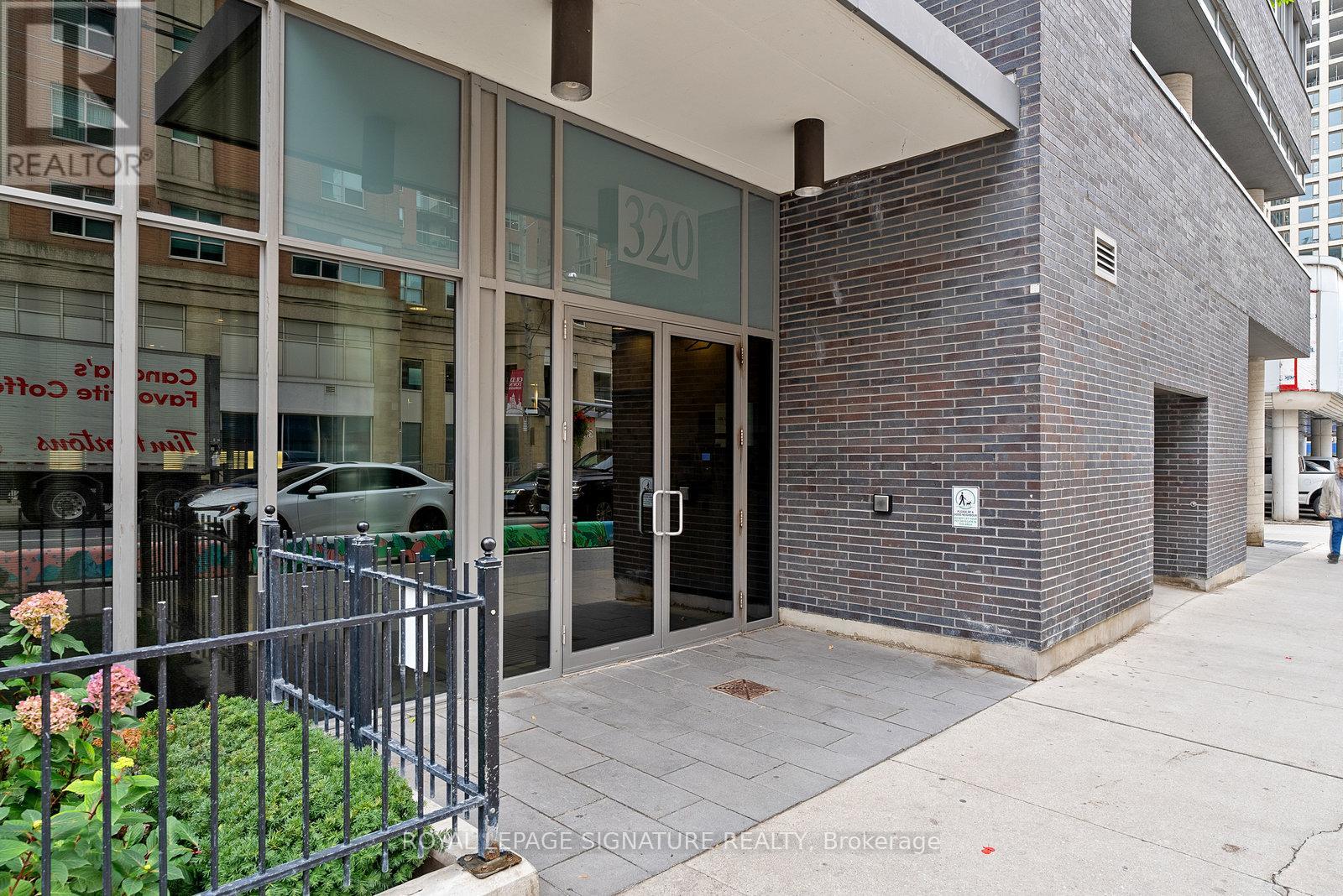 #718 320 RICHMOND STREET E - 26