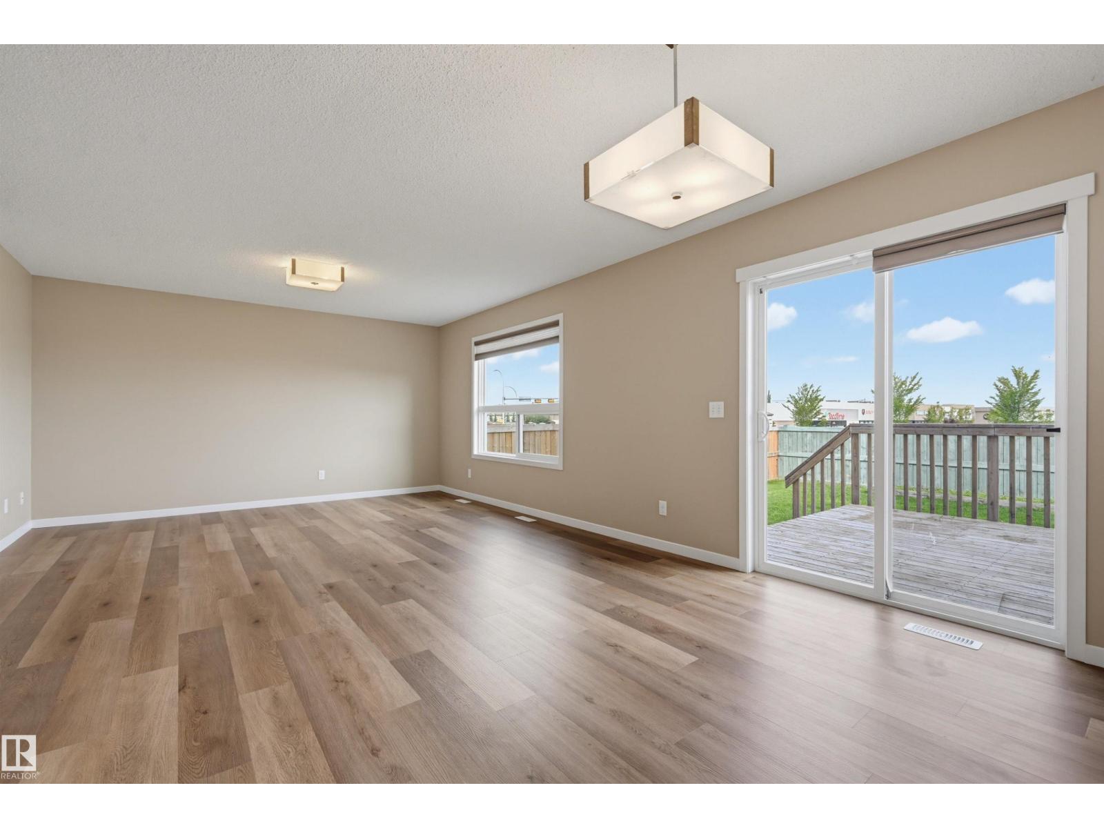 16428 12 AV SW - 10