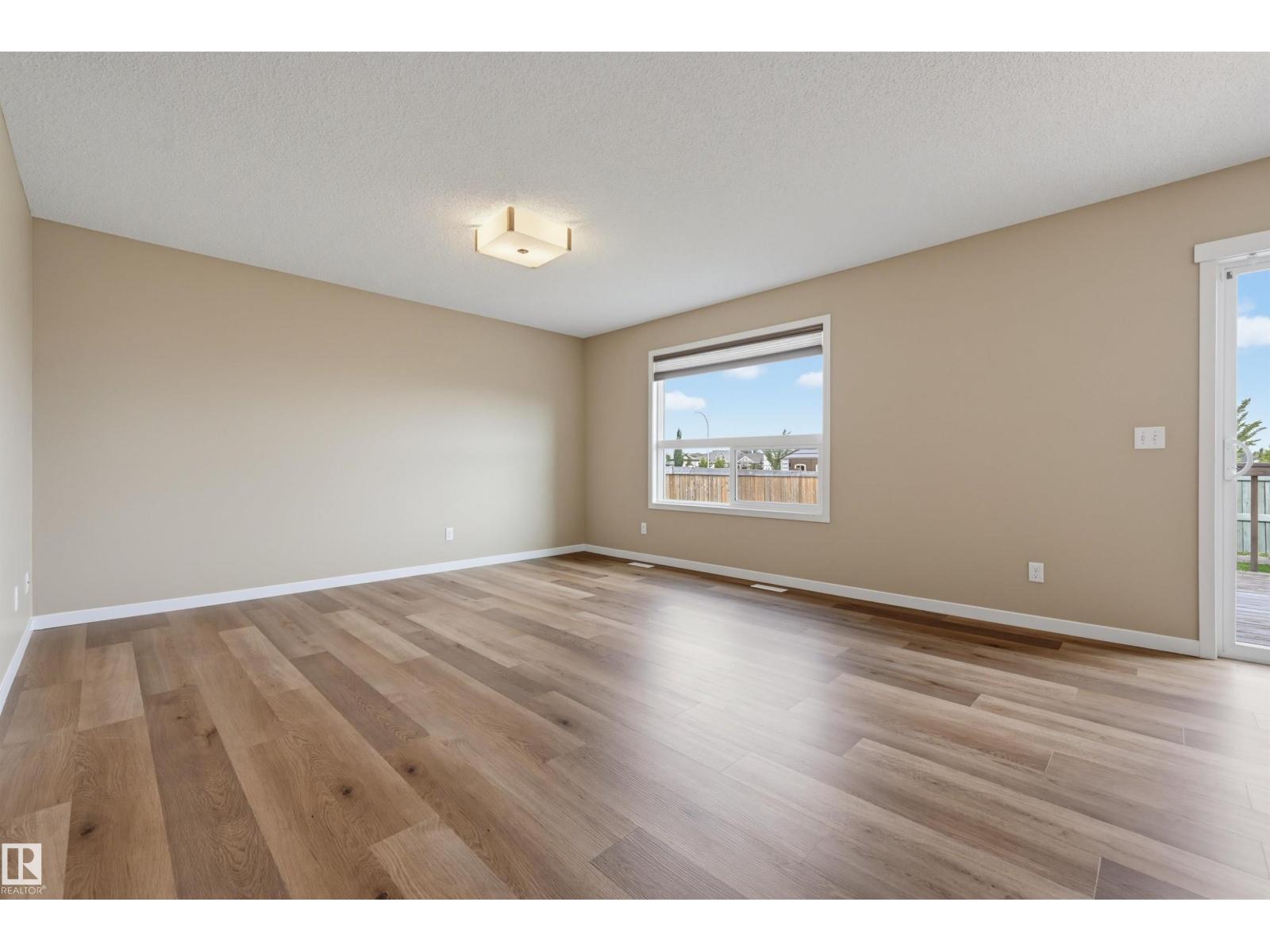 16428 12 Av SW photo 5 — MLS® E4496653