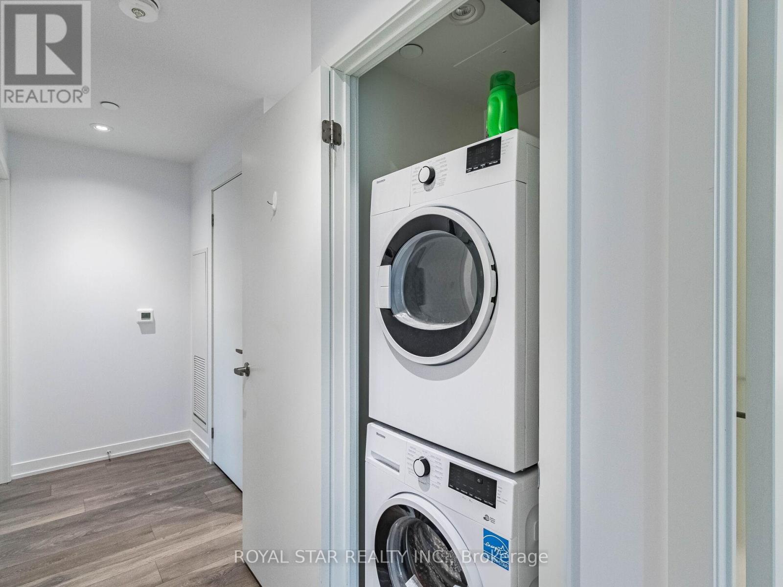 #1305 20 RICHARDSON STREET - 33