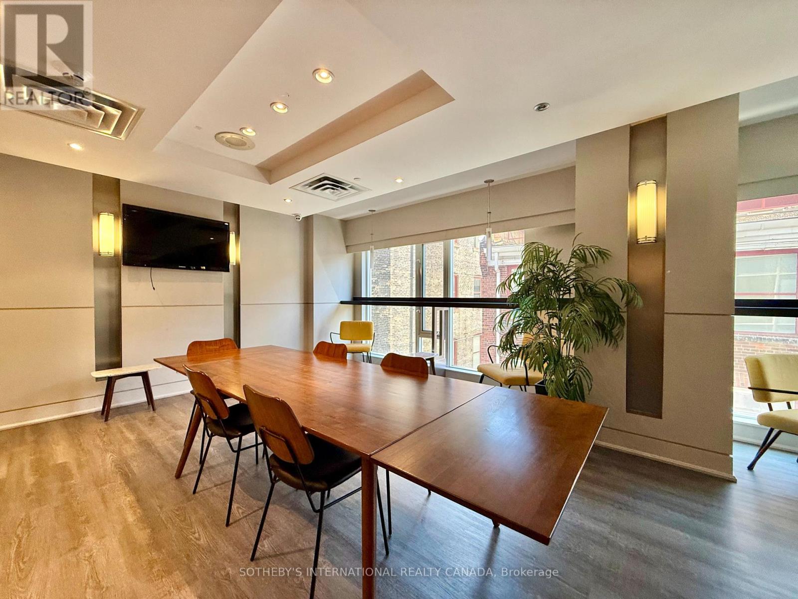 #717 210 VICTORIA STREET - 12