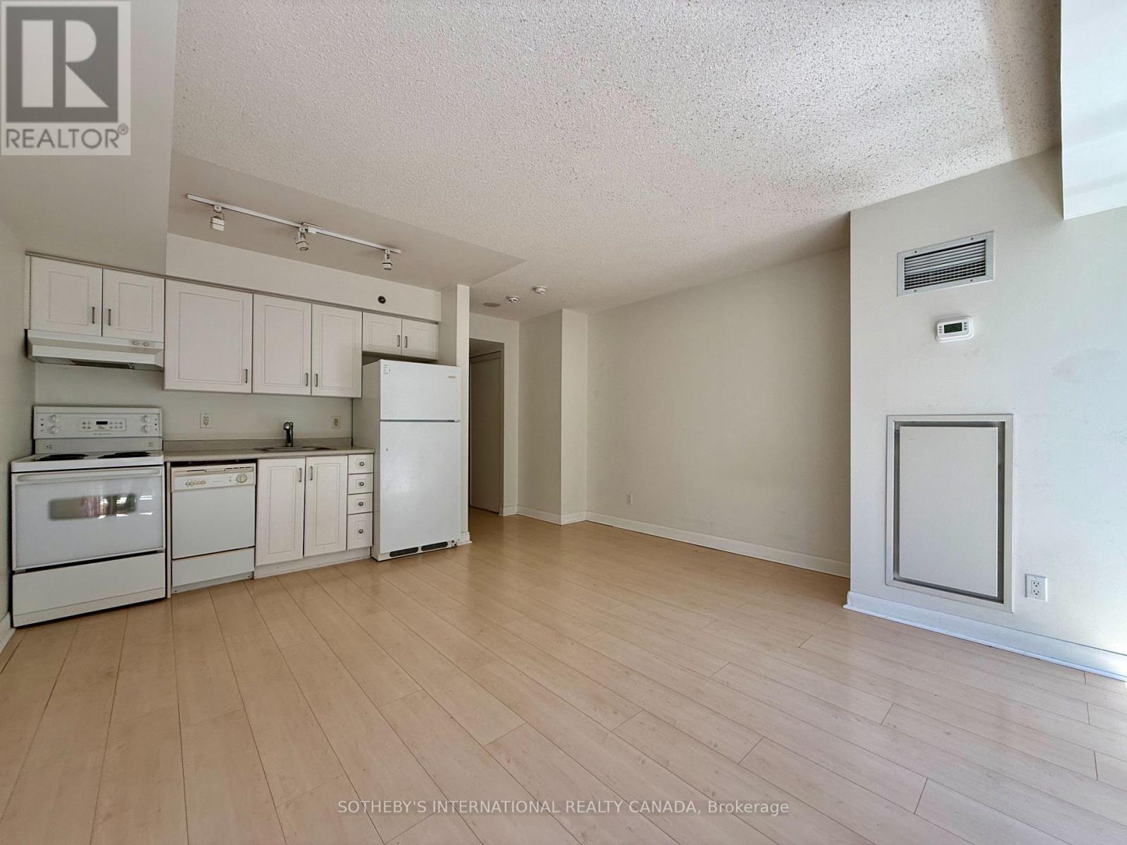 #717 210 VICTORIA STREET - 4