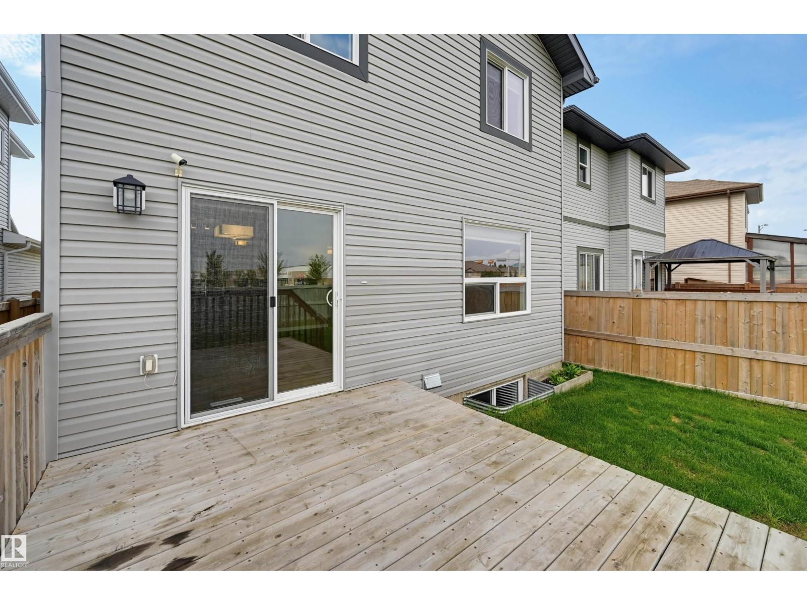 16428 12 AV SW - 38