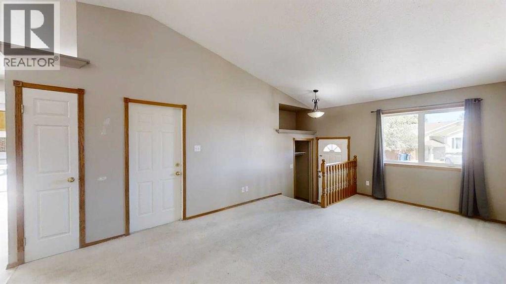 42 Mt Backus Crescent W - 4