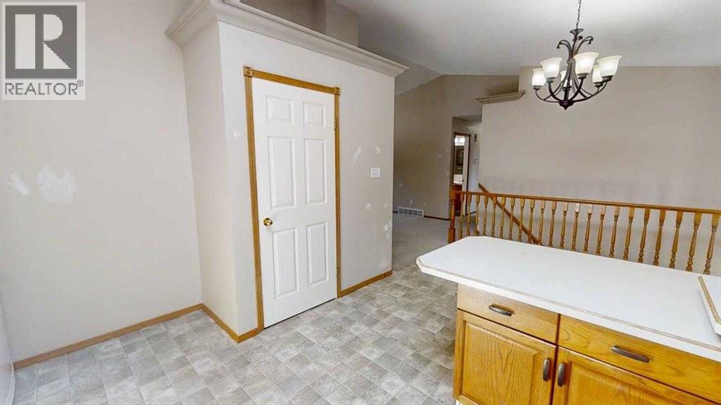 42 Mt Backus Crescent W - 11