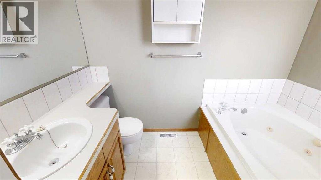 42 Mt Backus Crescent W - 15