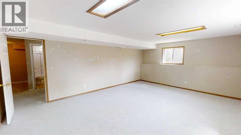 42 Mt Backus Crescent W - 18
