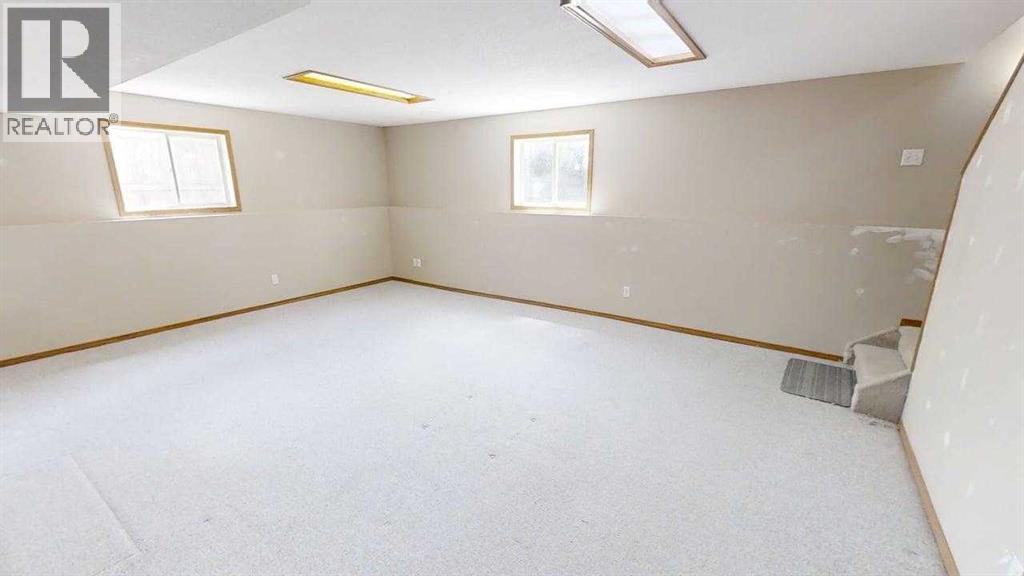 42 Mt Backus Crescent W - 21