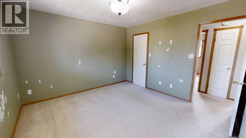 42 Mt Backus Crescent W - 16
