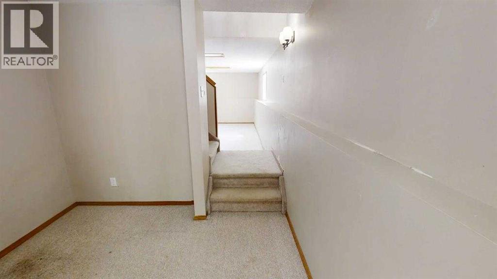 42 Mt Backus Crescent W - 24