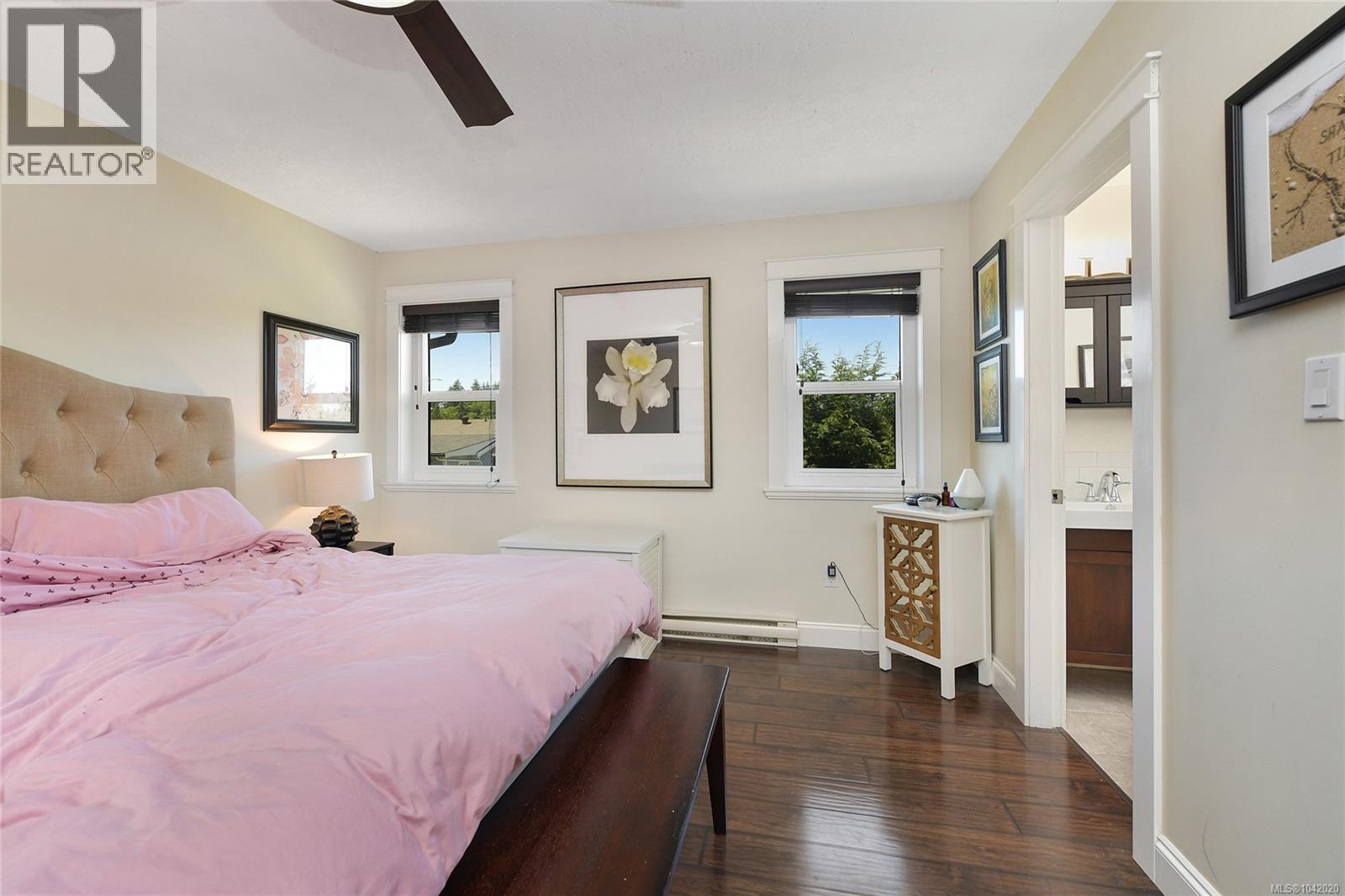 786 Cameo St, Saanich