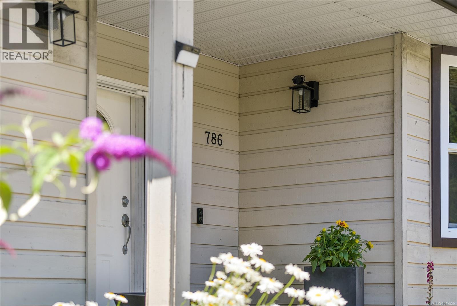 786 Cameo St, Saanich