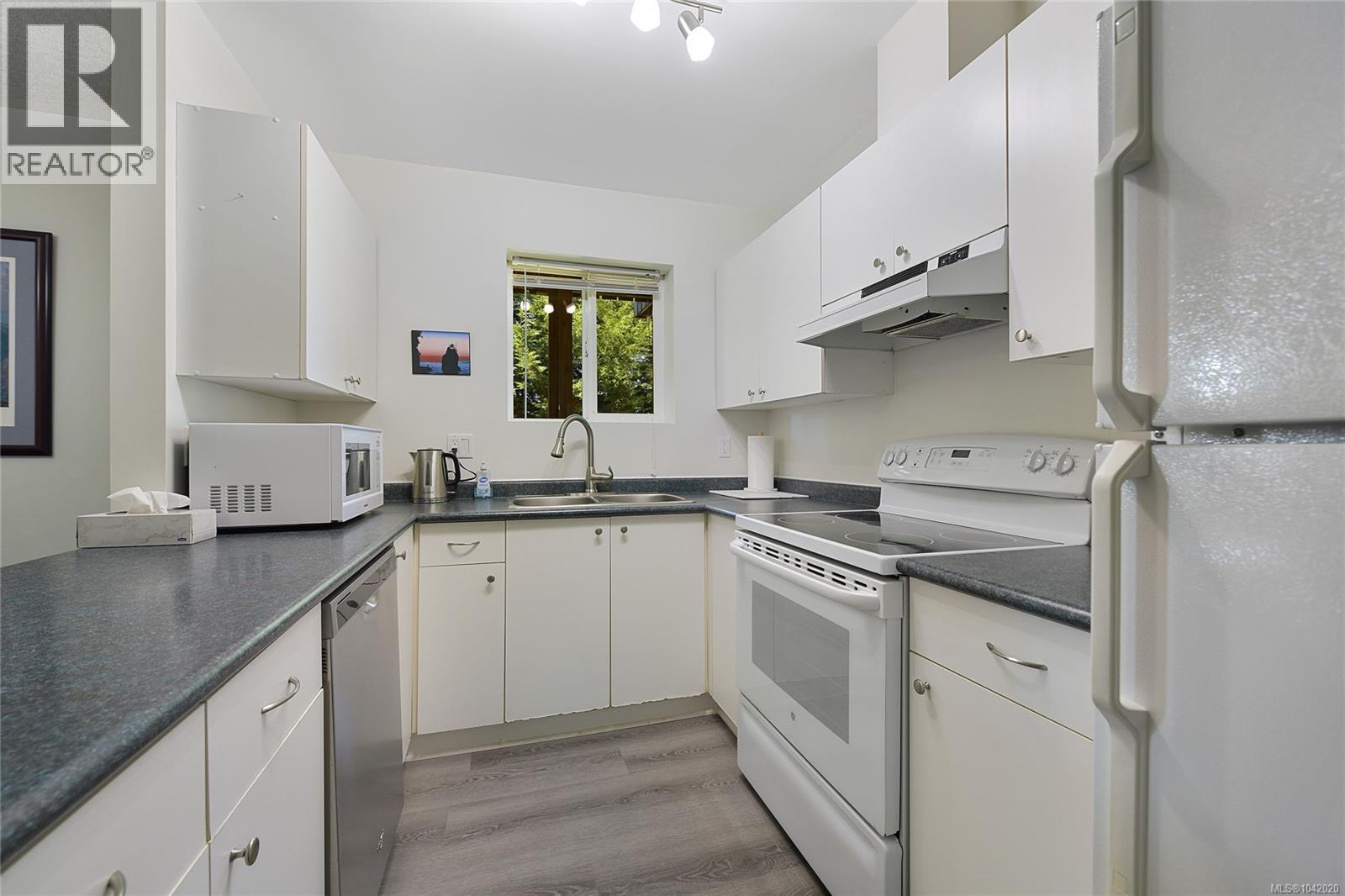 786 Cameo St, Saanich