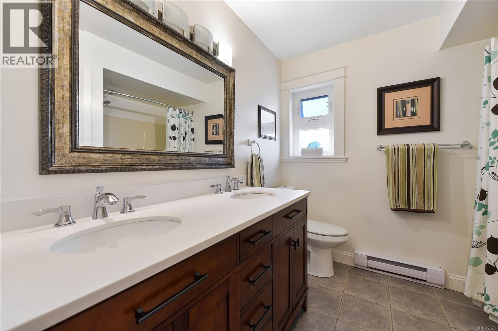 786 Cameo St, Saanich