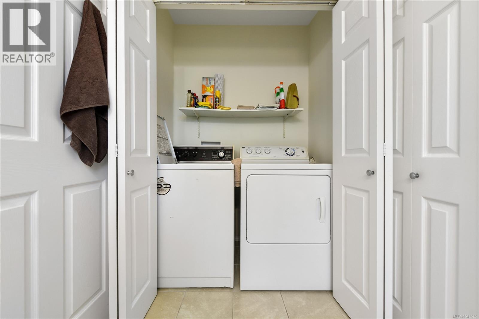 786 Cameo St, Saanich