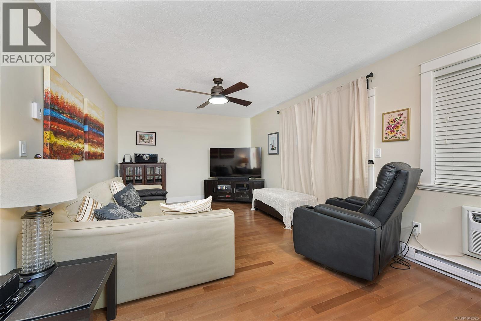 786 Cameo St, Saanich