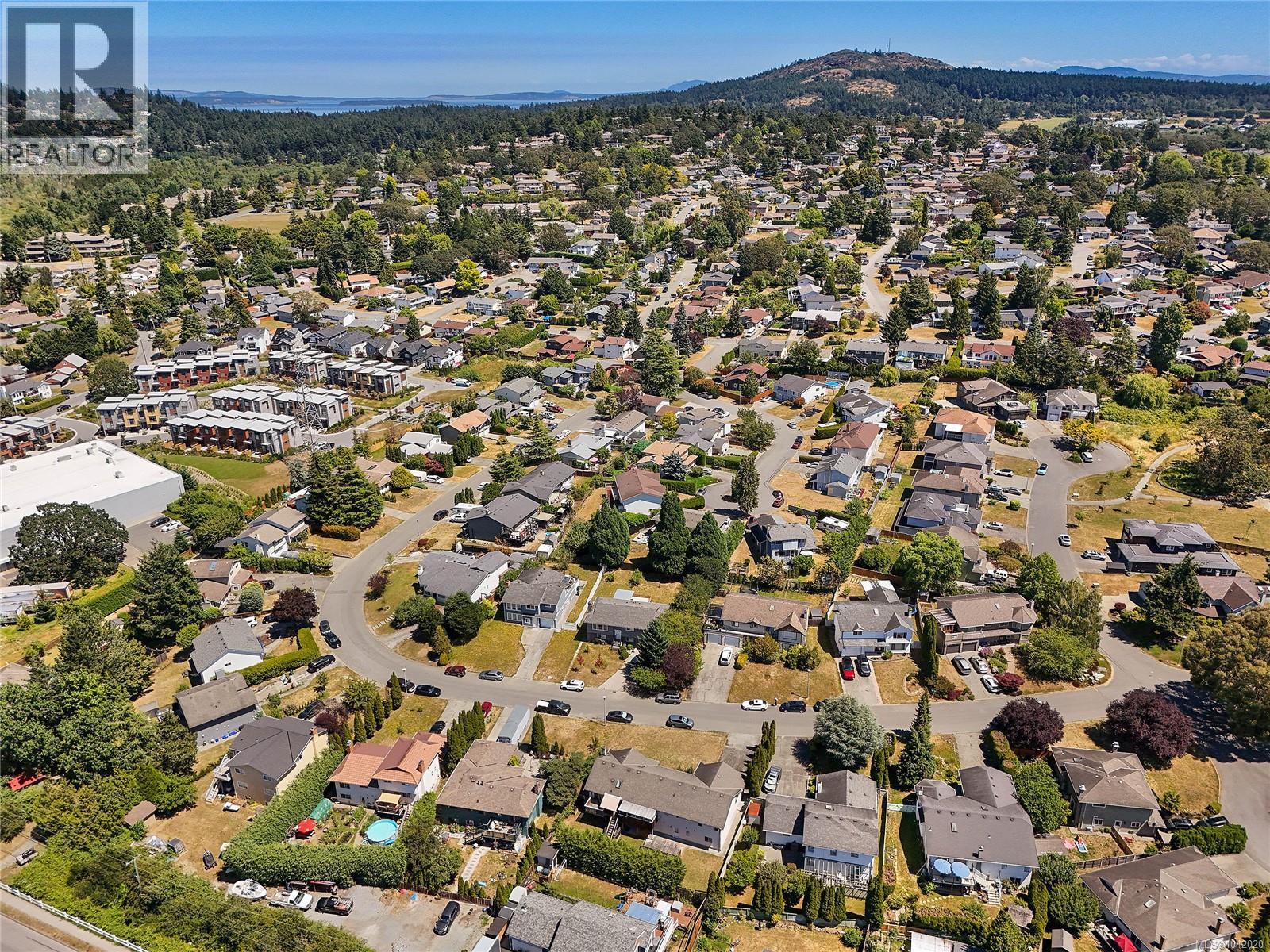 786 Cameo St, Saanich