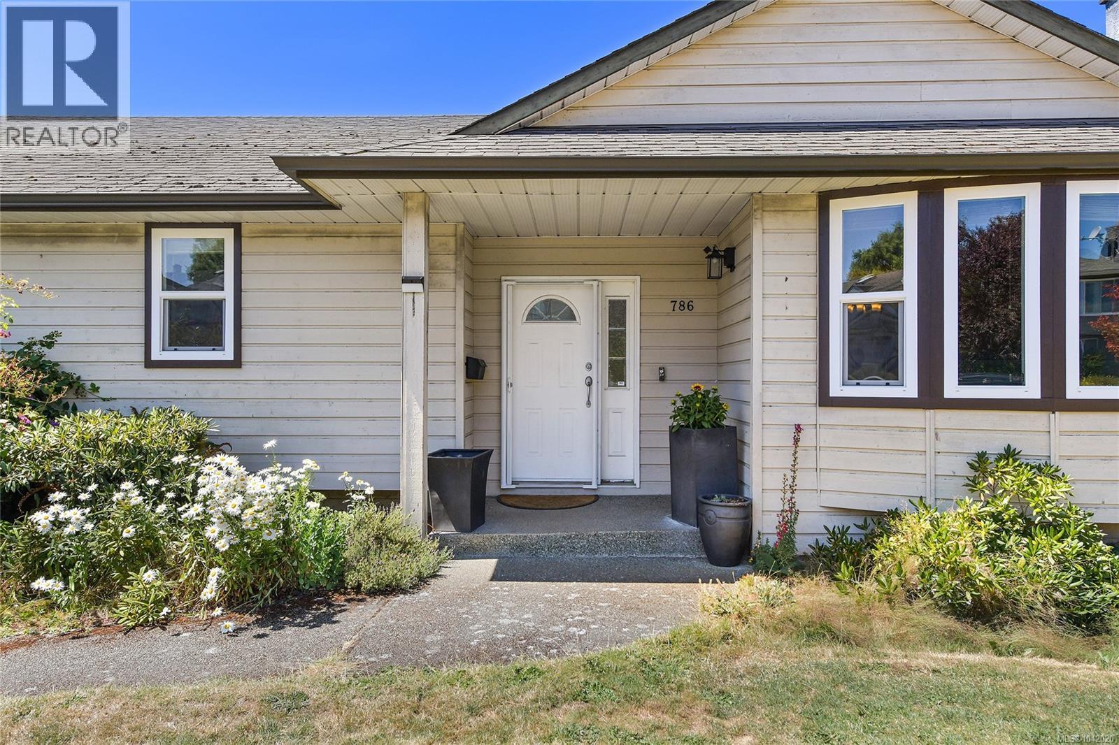 786 Cameo St, Saanich