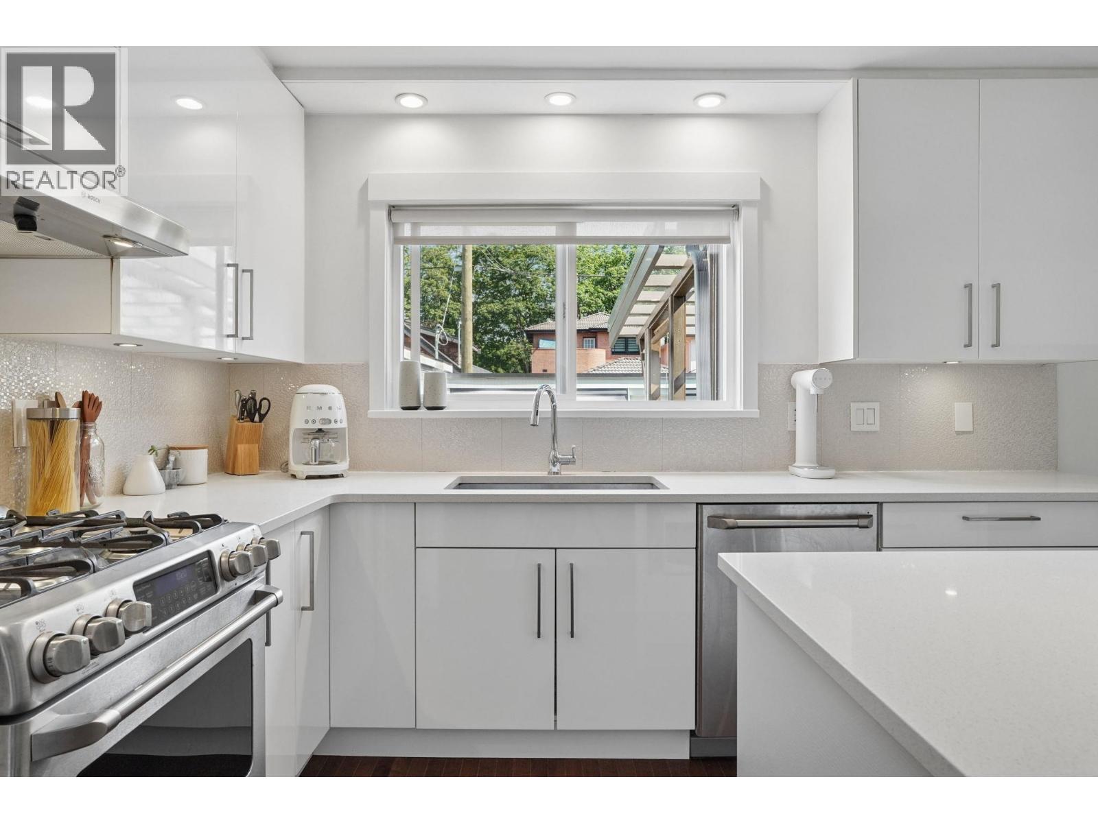 3349 W 14TH AVENUE, Vancouver