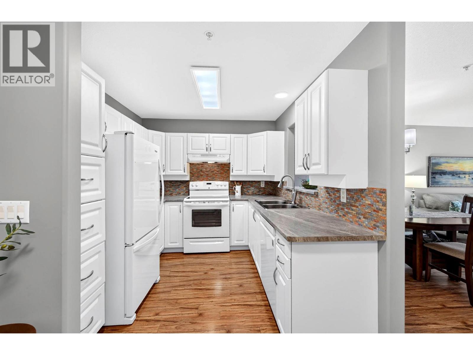 #102 510 Lorne Street - 3