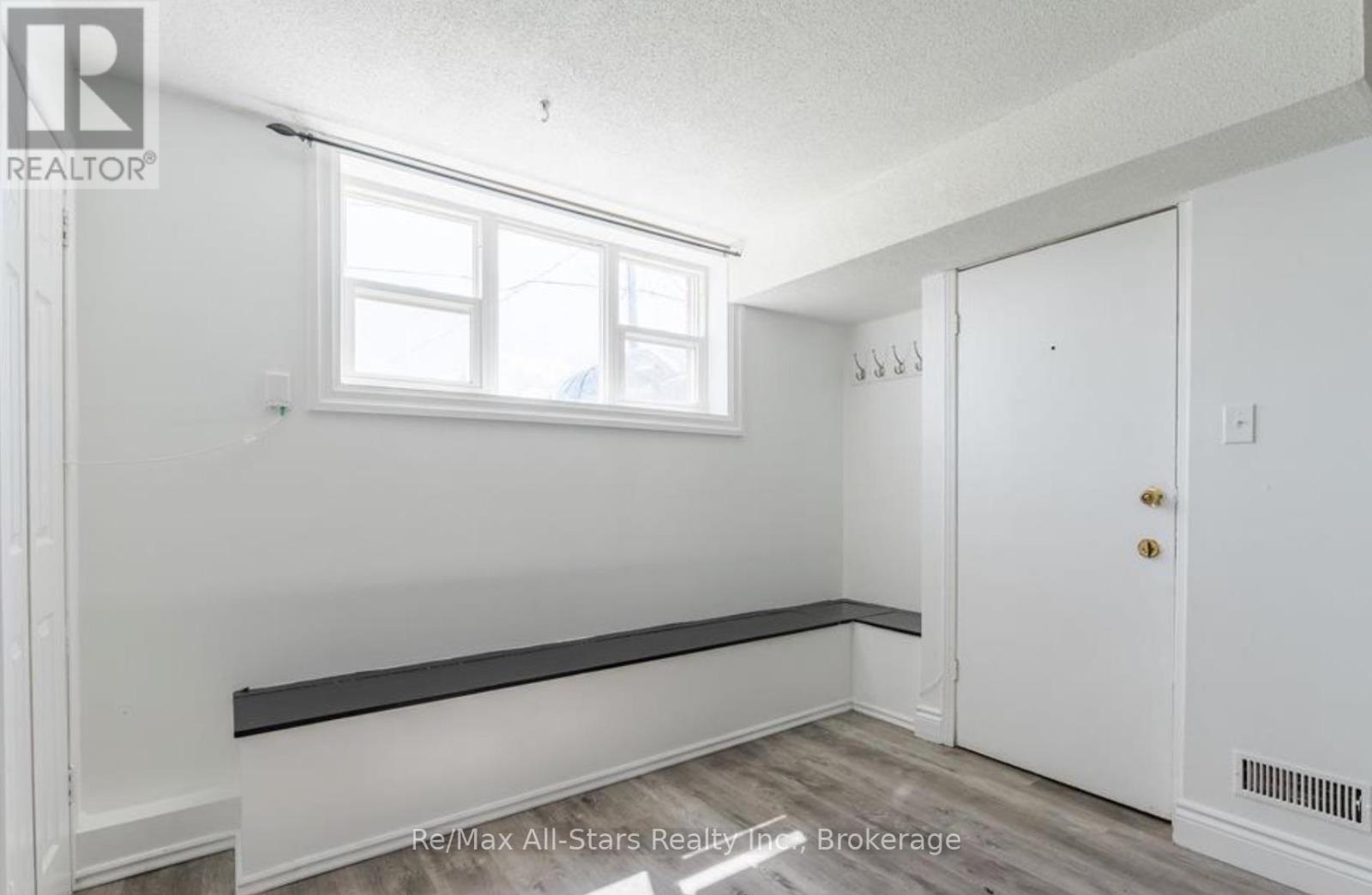 32 ST GEORGE STREET - 24