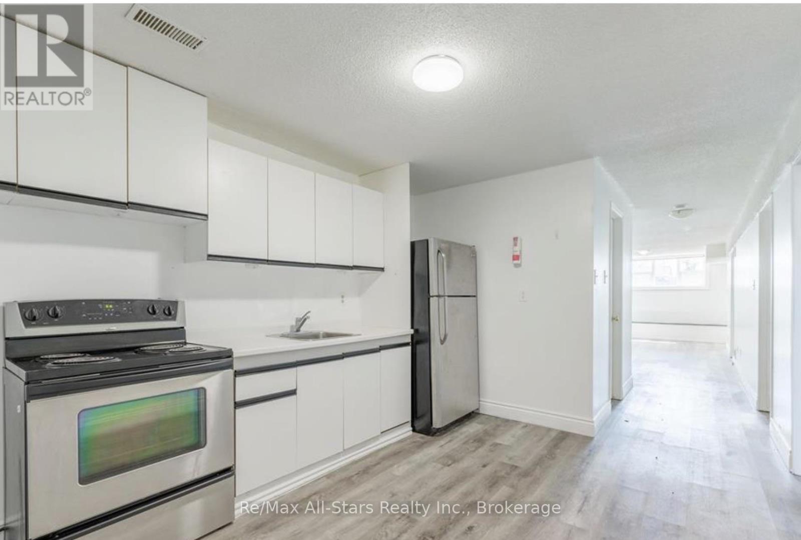 32 ST GEORGE STREET - 28