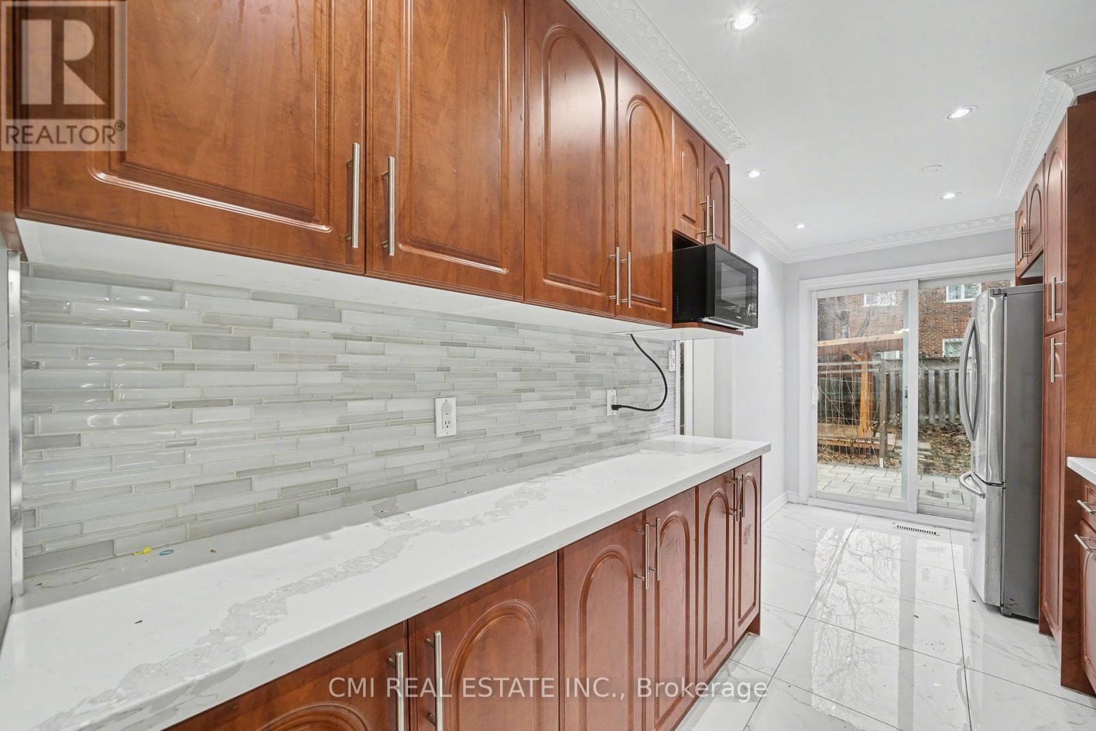 993 LUCERNE CRESCENT - 12