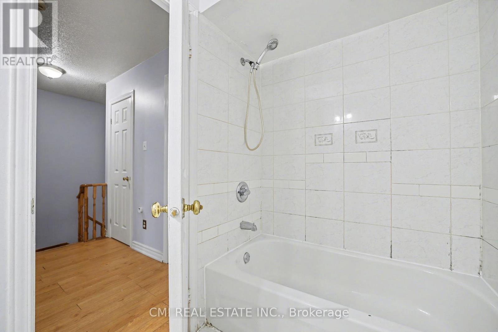 993 LUCERNE CRESCENT - 18