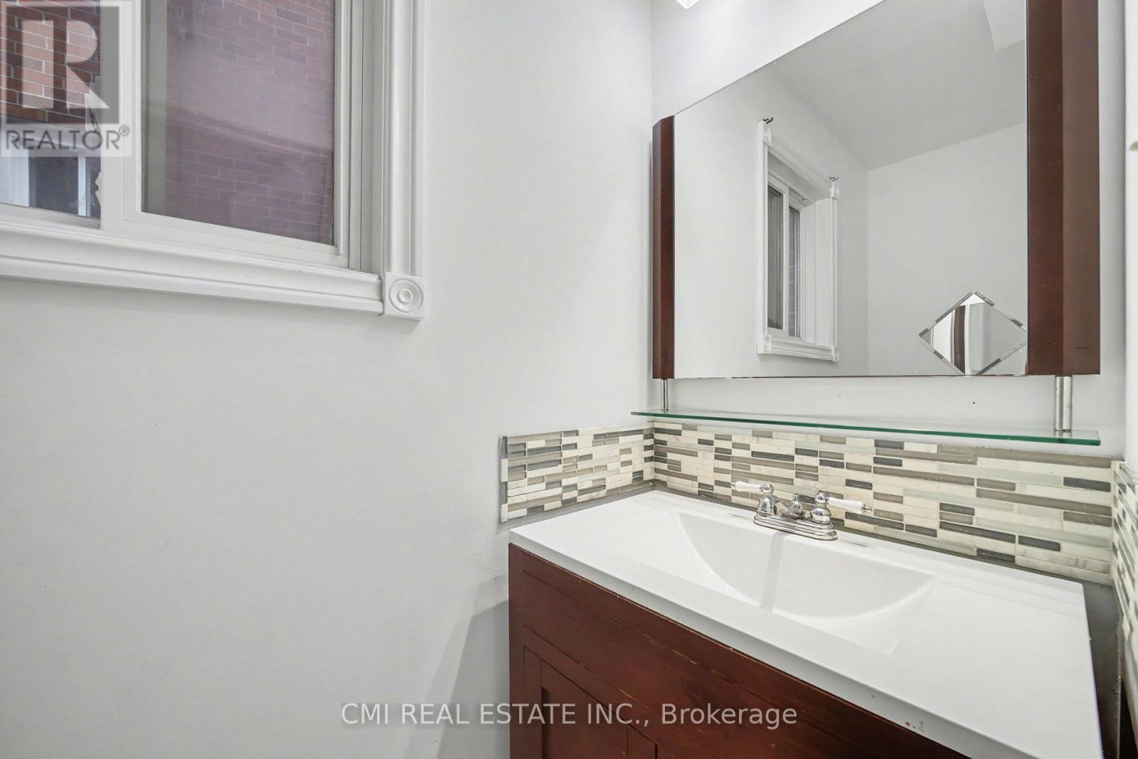 993 LUCERNE CRESCENT - 26