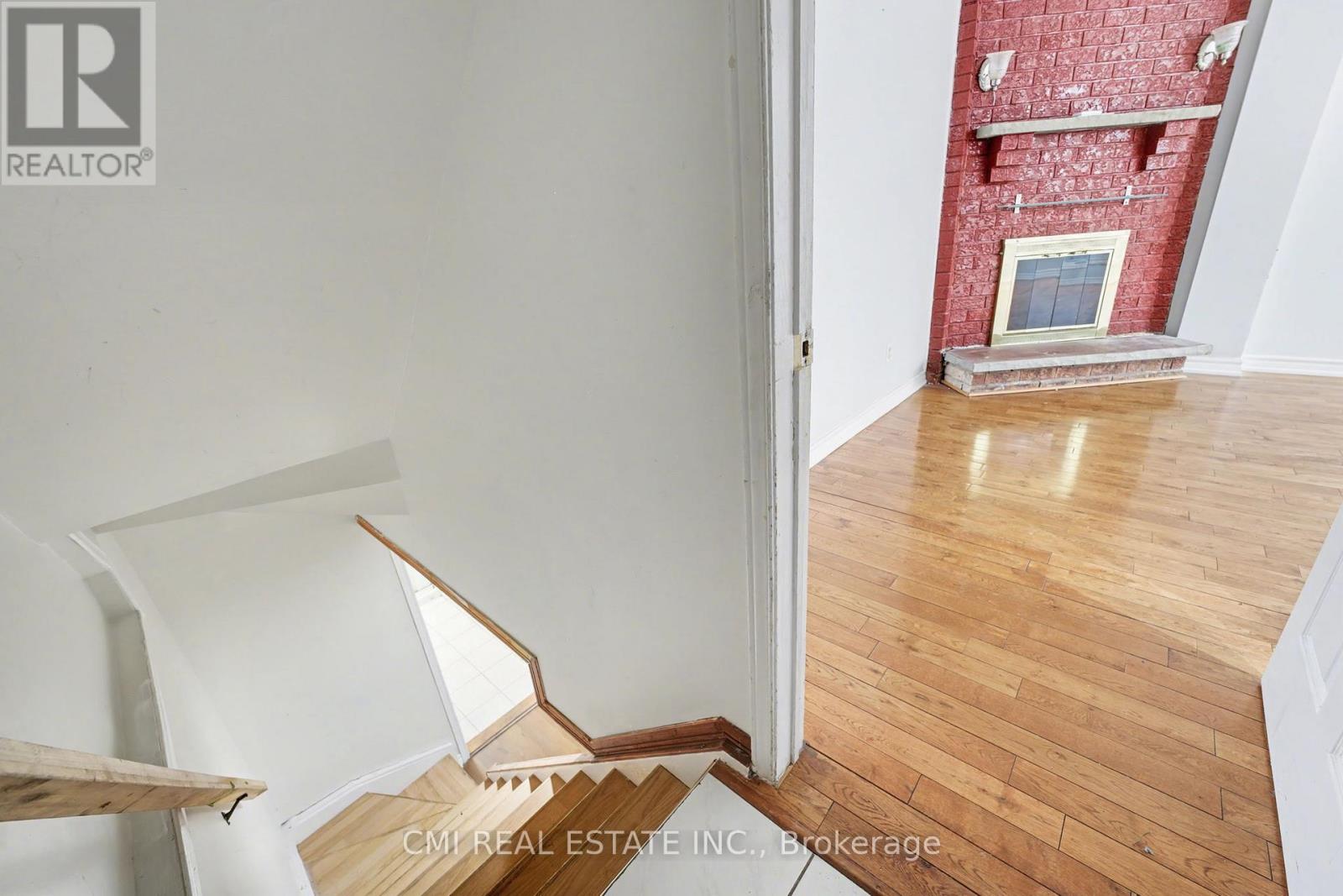 993 LUCERNE CRESCENT - 27
