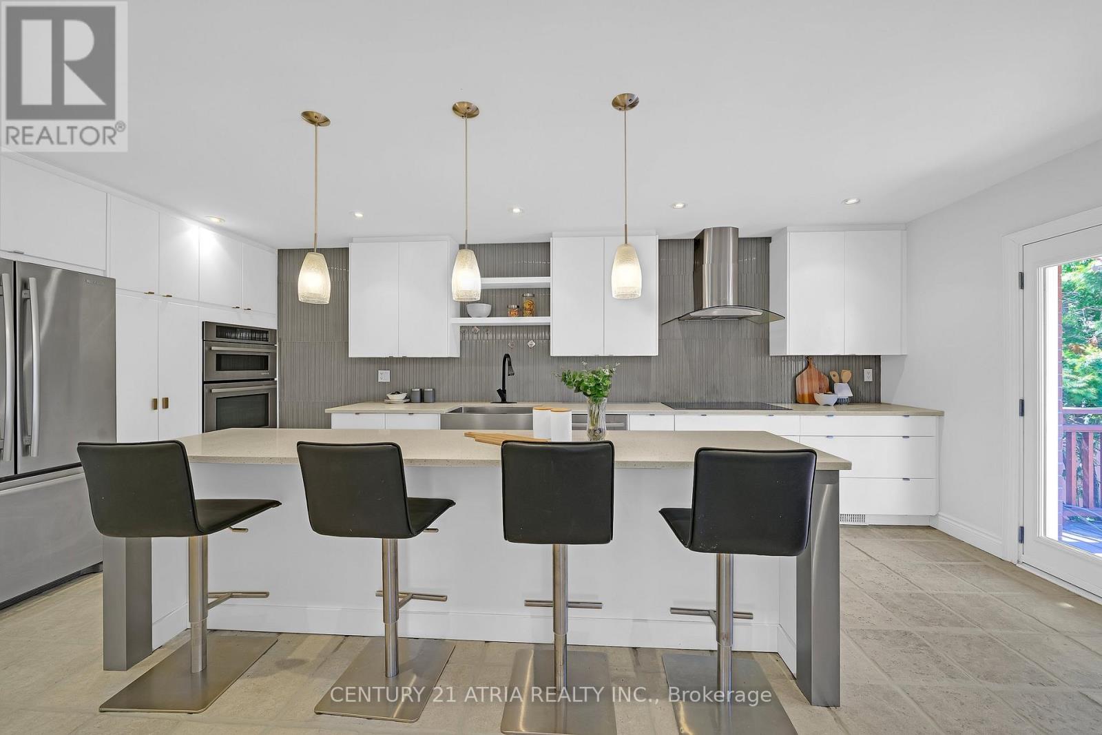 543 QUEENS DRIVE - 16