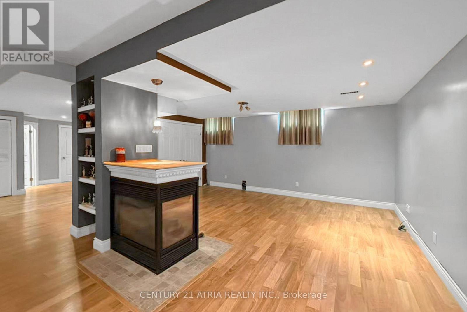 543 QUEENS DRIVE - 39