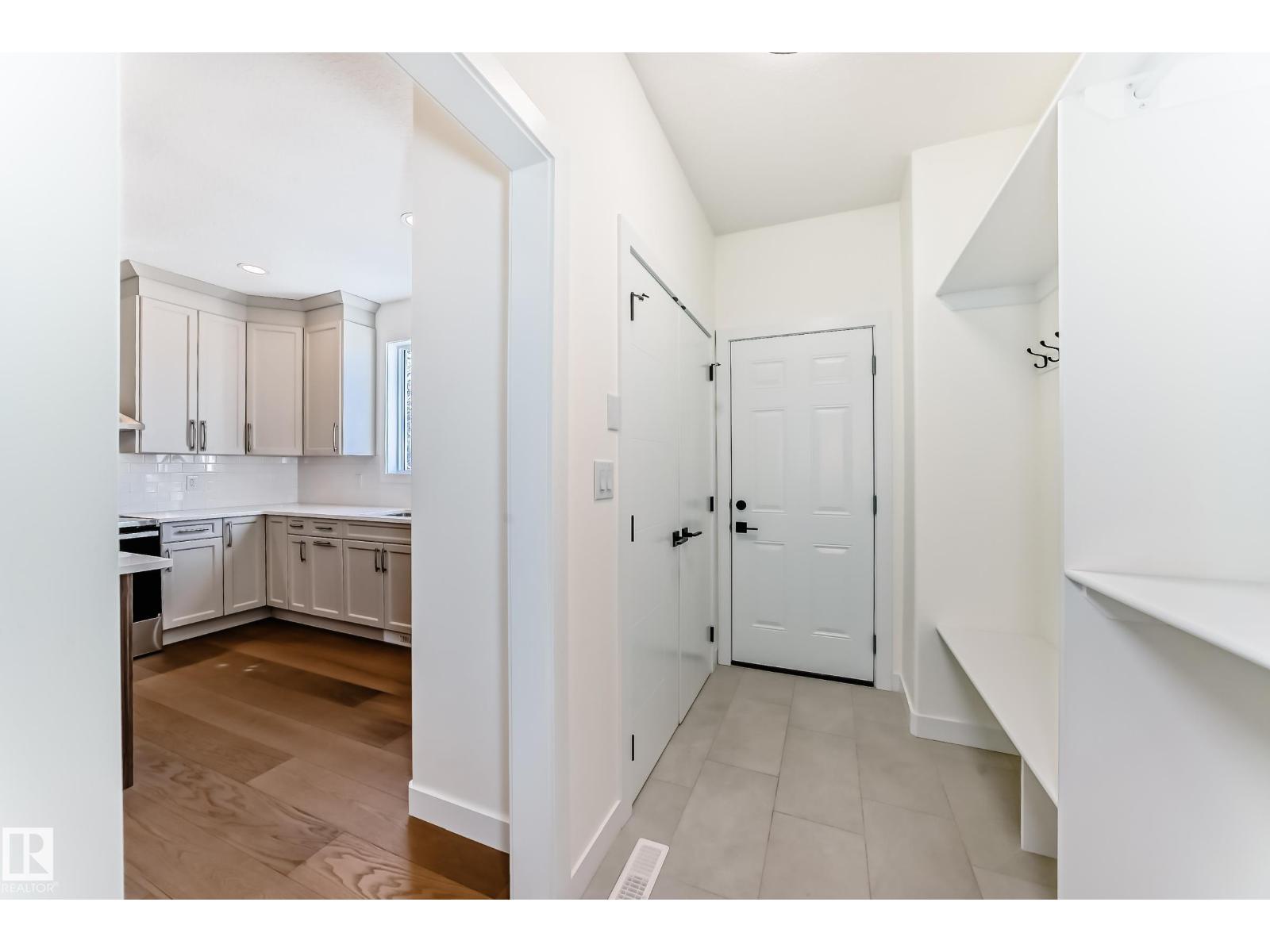 10721 70 AV NW - 25