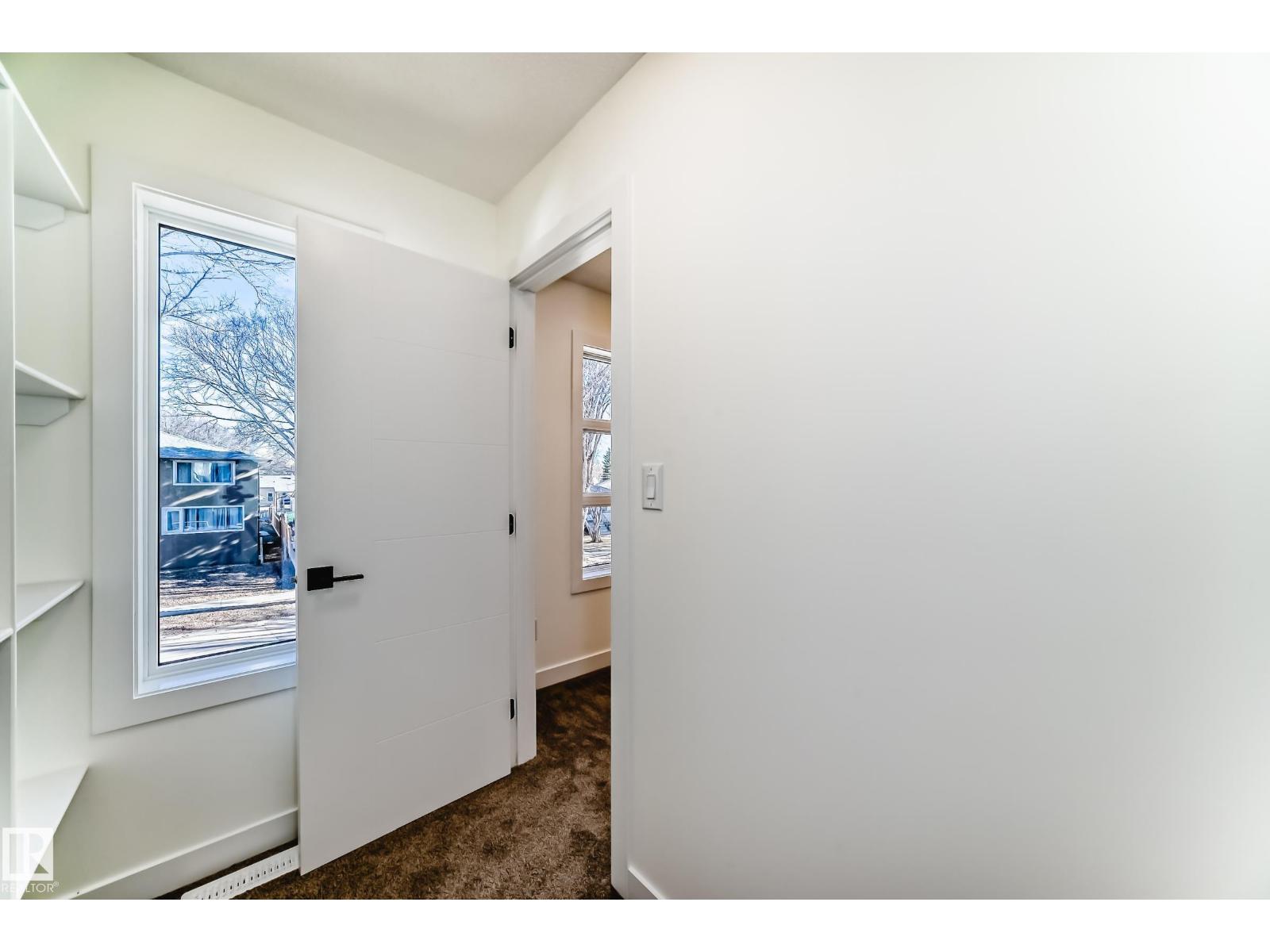 10721 70 AV NW - 33