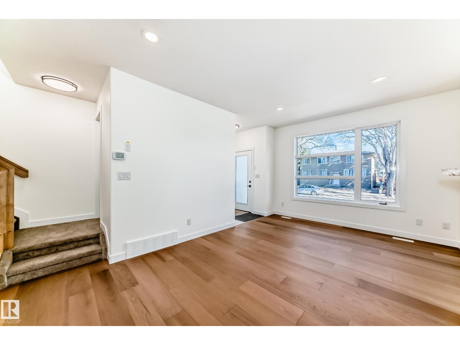 10721 70 AV NW - 14