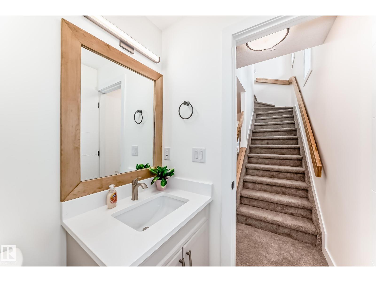 10721 70 AV NW - 18