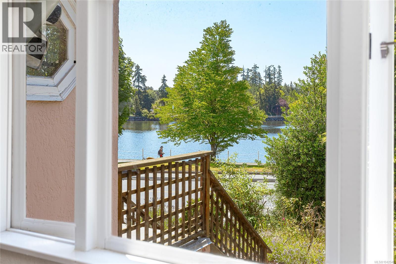 430 Gorge Rd W - 10