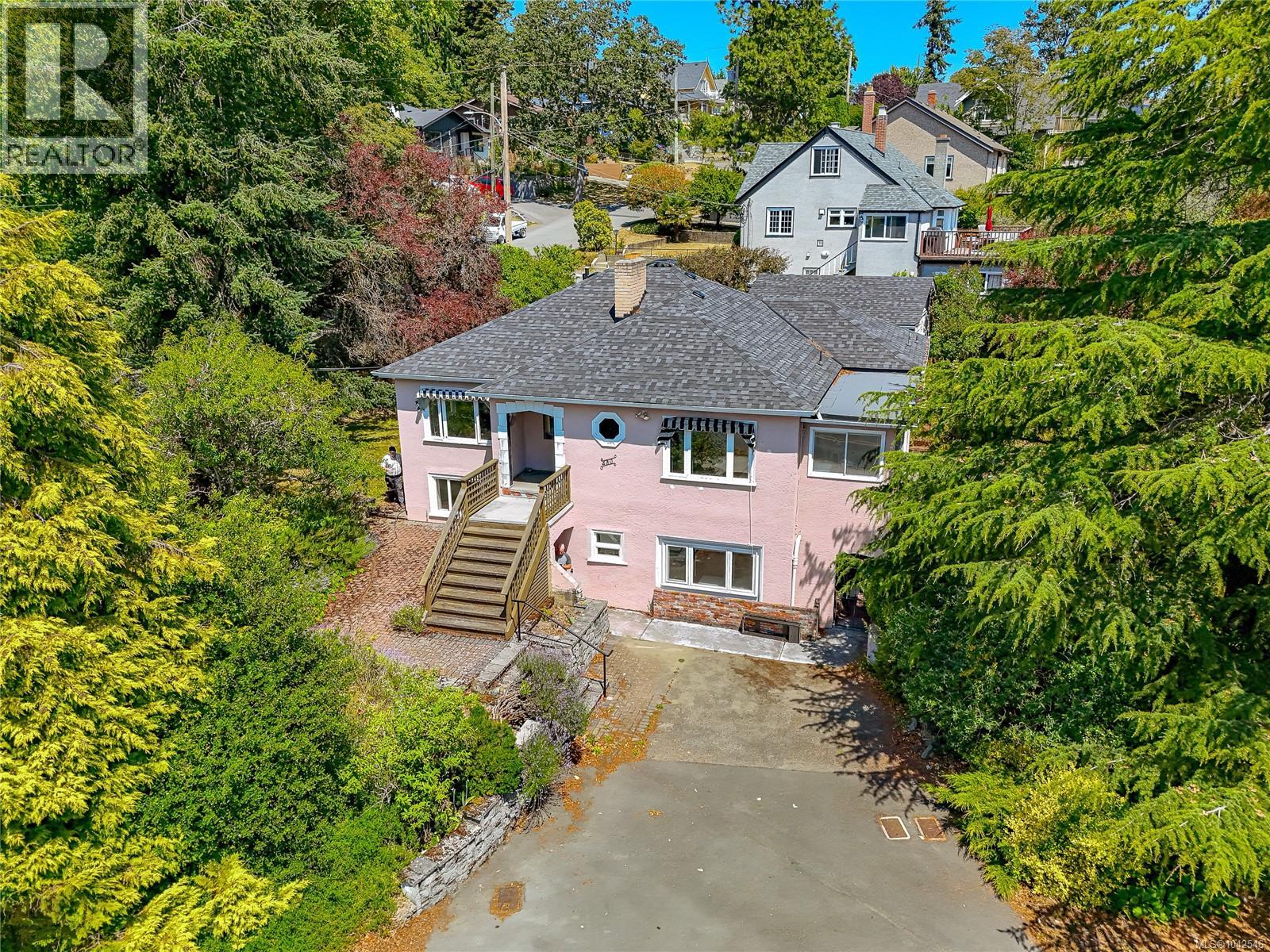 430 Gorge Rd W - 1