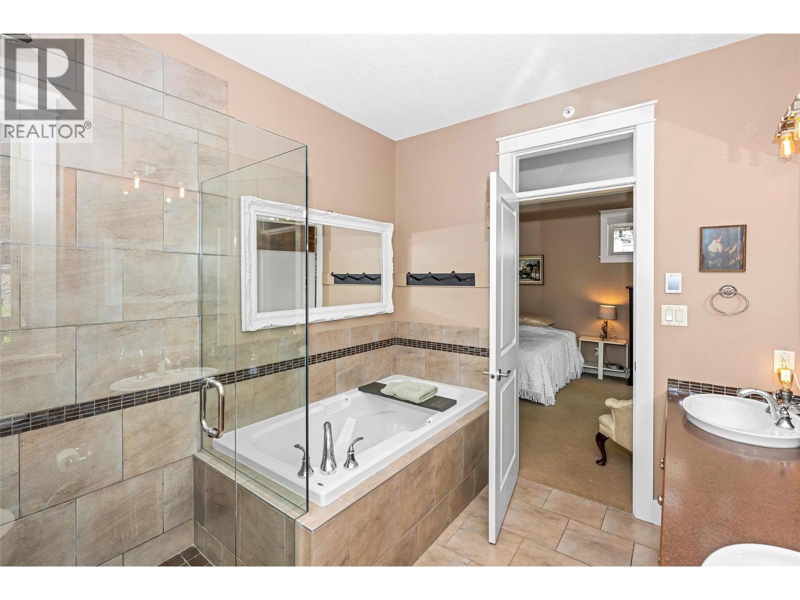 4111 Camelback Way, Vernon