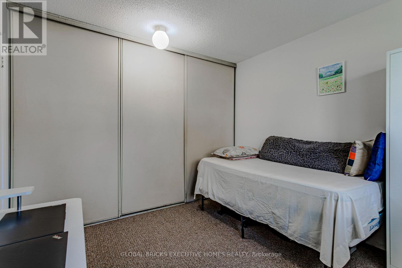 #102 1275 CORNERBROOK PLACE - 38