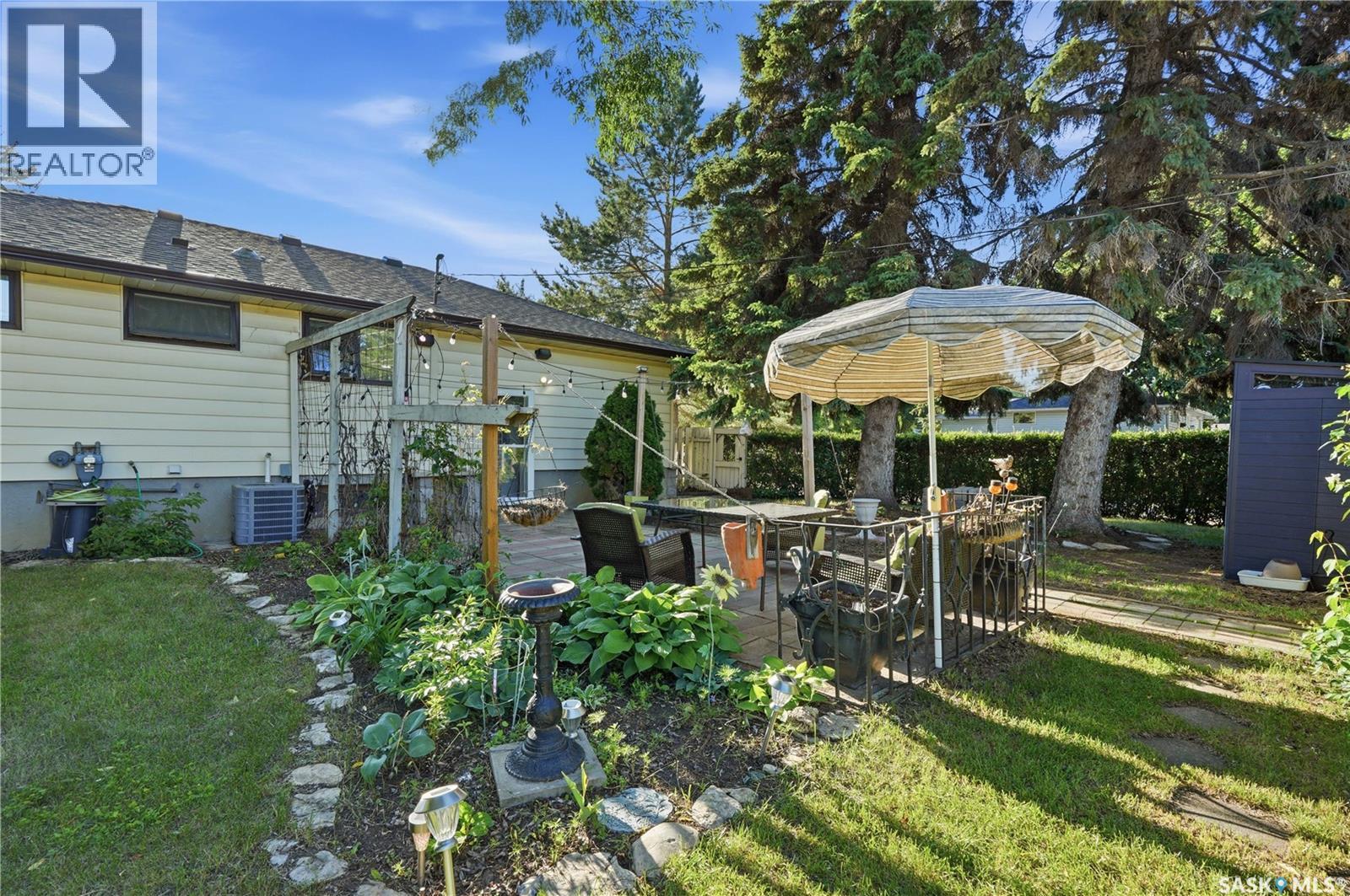 2301 Cairns AVENUE — photo 46