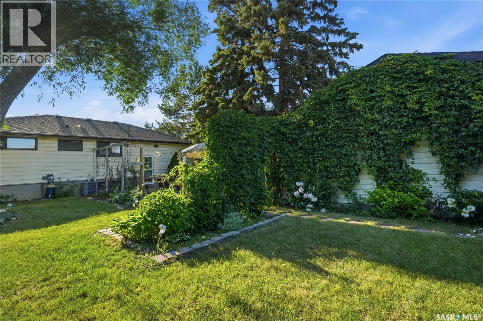 2301 Cairns AVENUE — photo 50