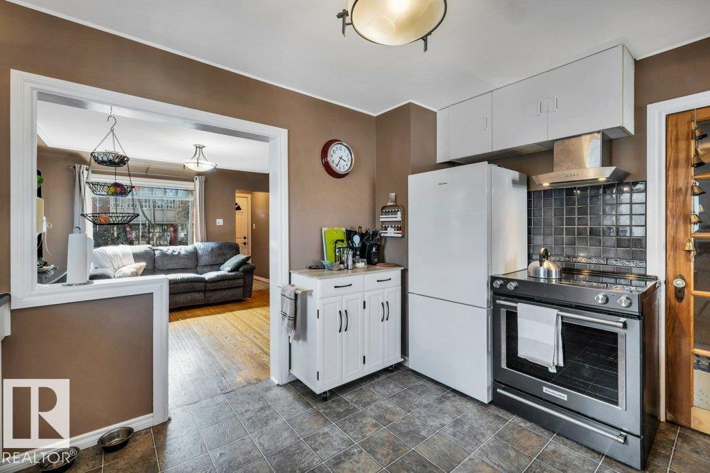 11445 68 ST NW - 15