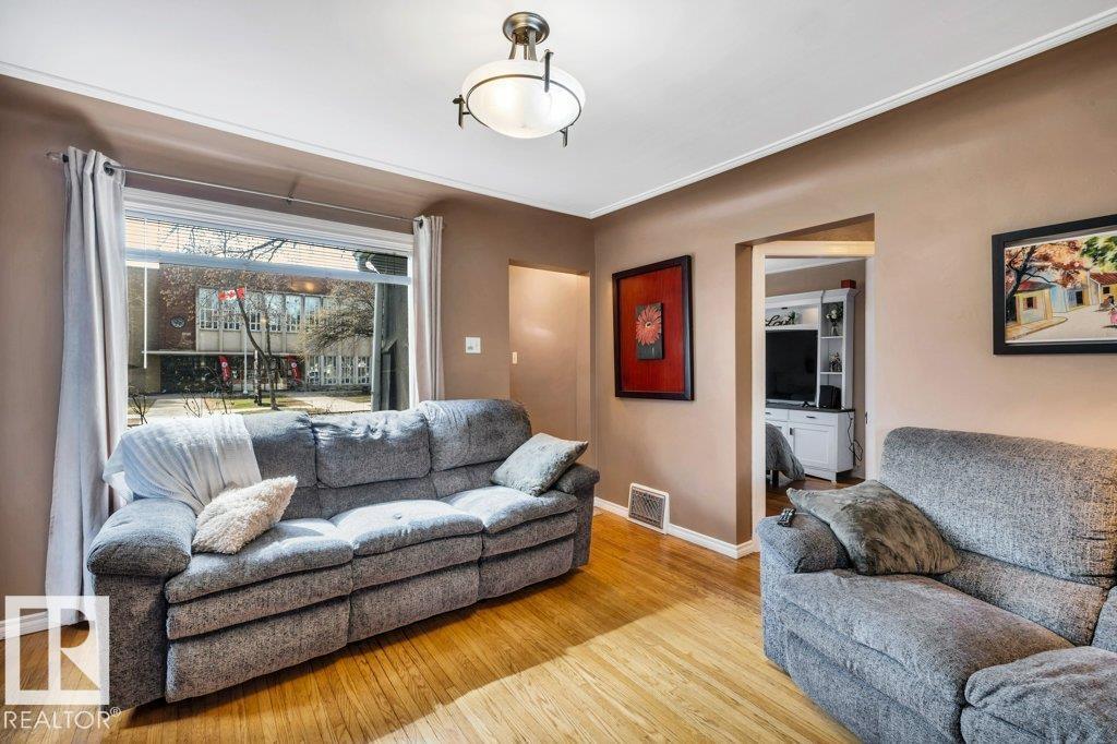 11445 68 ST NW - 10
